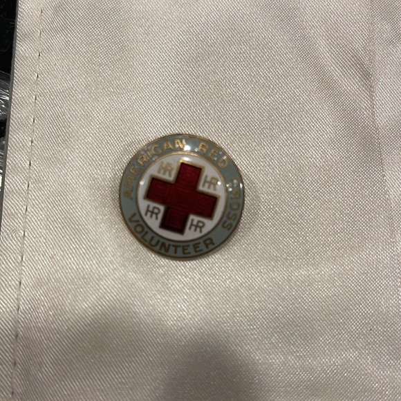 Vntg WWII American Red Cross HR (Hospital and Recreation) Volunteer Button Pin - Picture 4 of 5